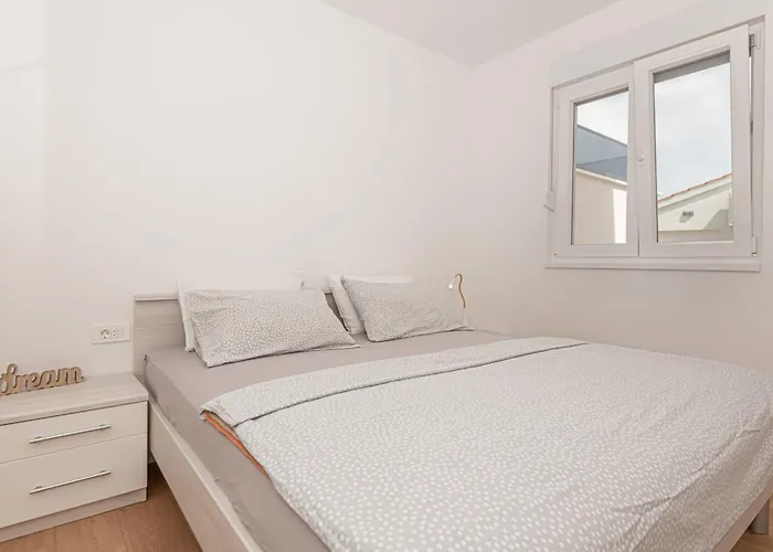 Ana-maria Apartman Zaboric